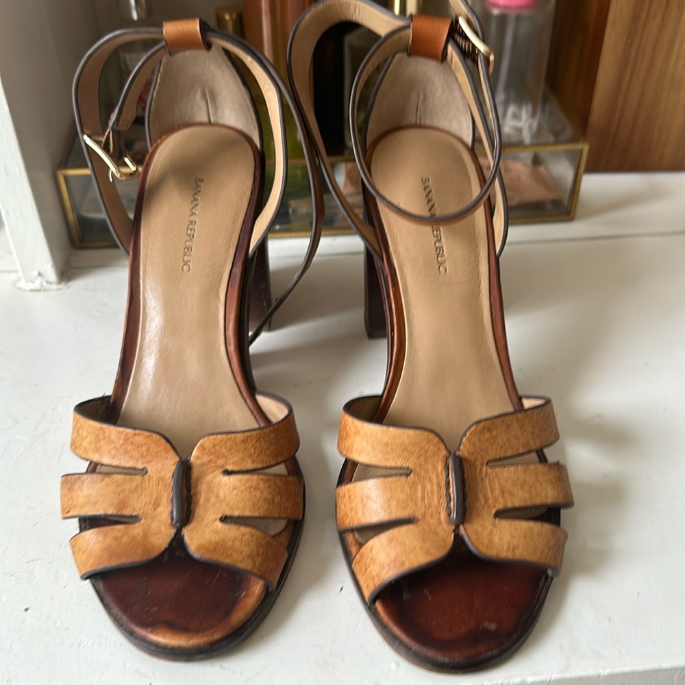 Banana republic leather sandals chunky high heels